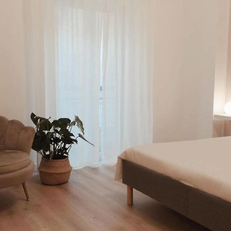 So Fine Petruzzelli Flat Lägenhet Bari Exteriör bild