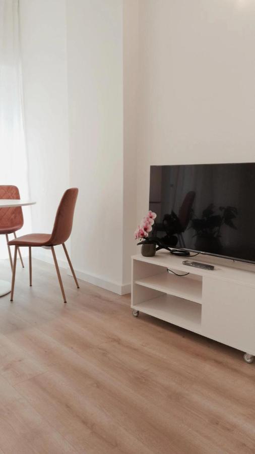 So Fine Petruzzelli Flat Lägenhet Bari Exteriör bild